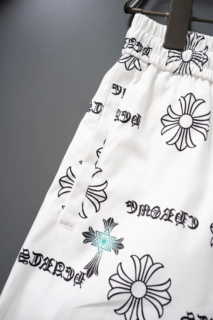 🅿️130 #V2434 [Replenishment all year round] 𝐂𝐡𝐫𝐨𝐦𝐞 𝐡𝐞𝐚𝐫𝐭𝐬 Croix heart new summer beach pants LV classic printed quick-drying three-quarter pants, same style for men and women, the fabric is made of polyester fiber for customers, stain-resistant and wrinkle-resistant, the most suitable material for summer outings It is guaranteed to be cool and comfortable enough at the same time. It is super stylish when you wear it casually. You can clearly see the texture and other things by looking at the photos. It is not an ordinary market material that can seduce a person who wants to go on vacation in minutes. Pockets on both sides. Drawstring at the waist. Very practical design, with impeccable workmanship, details and fit. Can be worn as casual pants or beach pants. A must-have for beach vacations, home leisure, gym equipment, morning running and night running. Practicality takes into account functionality. Color: Black White Size: M-XXXL